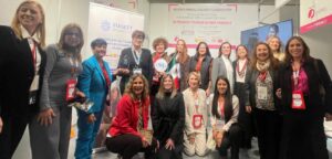 Lee más sobre el artículo REDES QUE TRANSFORMAN: MUJERES DEL TURISMO IBEROAMERICANO TEJEN ALIANZAS EN FITUR 2026