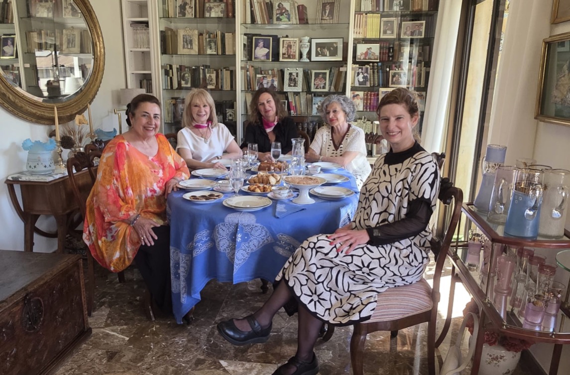 En este momento estás viendo MDE COMBINA ARTE, MERIENDA Y TERTULIA EN VALENCIA